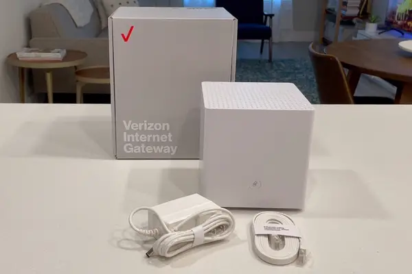 Verizon Internet Gateway, power adapter and ethernet cable 